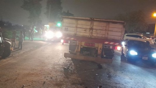 Murió tras chocar su auto contra un camión en la avenida Rancagua