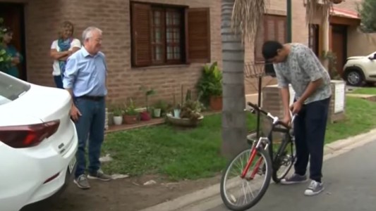 Le robaron la bicicleta, un vecino lo vio en Telefe Noticias y le regaló una nueva