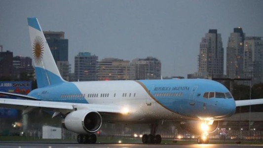 Con una controvertida maniobra, aterrizó el nuevo avión presidencial