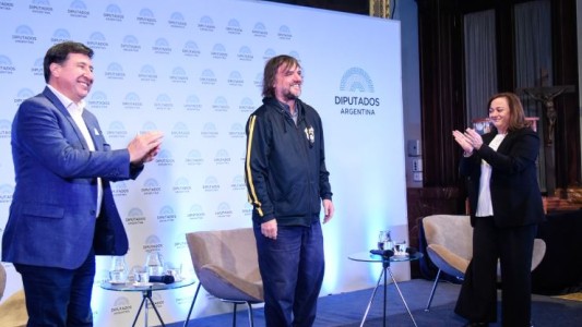 Diputados: Cecilia Moreau firmó el compromiso de prevención y lucha contra las drogas junto al Padre Pepe