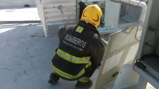 Evacuación en el Hospital Rawson por un incendio en el techo