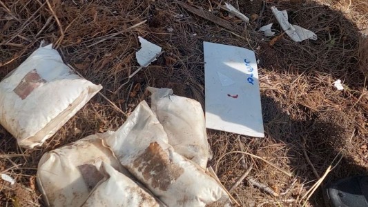 Misterioso hallazgo de bolsas con sustancia blanca en cementerio de San Vicente