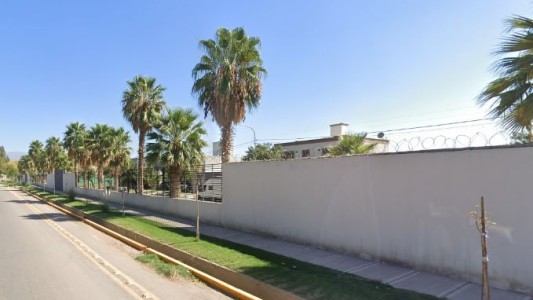 Un trabajador murió tras caer cuatro metros desde una grúa en Mendoza