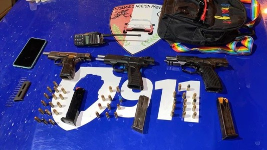 Detuvieron a dos hombres y a un menor de edad con un arsenal