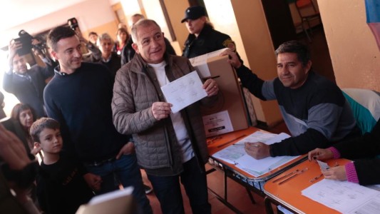 Luis Juez ya depositò su voto en las urnas