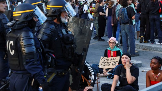 Más de 1.300 detenidos en Francia antes del funeral del joven asesinado por un policía