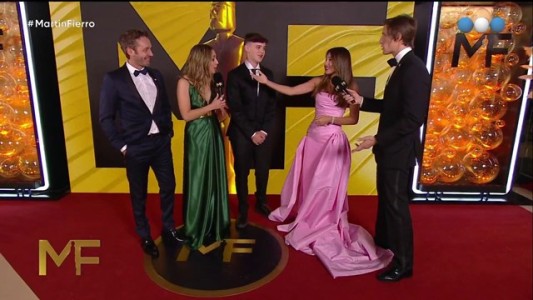 Benjamín Vicuña y Pampita llegaron a los Martín Fierro 2023 junto a su hijo Bautista