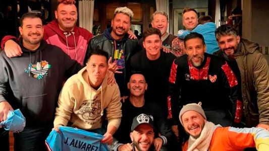 Julián Álvarez invitó a Los Caligaris a comer un asado junto a su familia