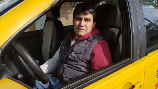 Asaltan a taxista y lo meten en el baúl