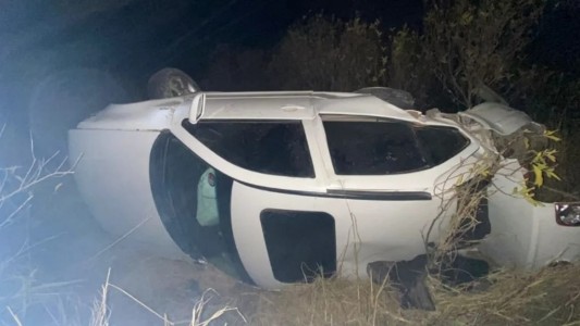 Un joven muerto tras choque y vuelco entre dos autos camino a Monte Cristo