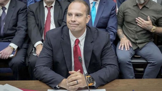 Expiloto afirma que EEUU rescató restos "biológicos no humanos" de ovnis