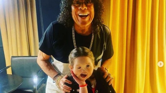 Video: la Mona Jiménez le cumplió el sueño a una pequeña fan y emocionó a todos