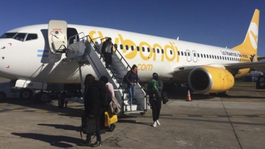 Un hombre de 49 años se descompensó en un vuelo y murió en el aeropuerto de Neuquén