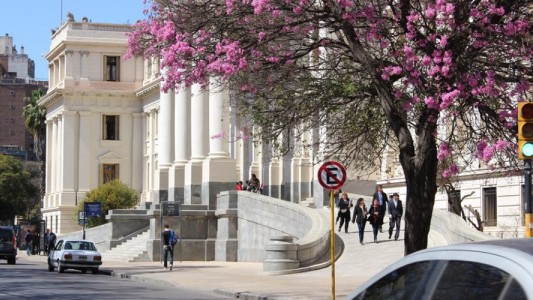 Deberá indemnizar a su hijo no biológico por vulnerar su derecho a la identidad