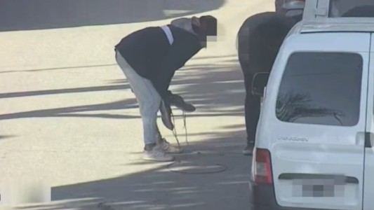 Con las manos en la masa: detuvieron dos roba ruedas en Patricios Oeste