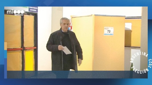 Tras votar, el Presidente confirmó que esperará los resultados en Olivos