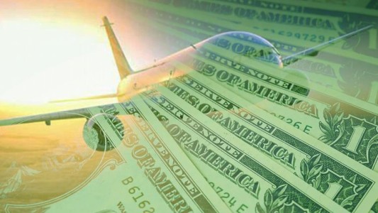 Tras la devaluación, el Gobierno baja el impuesto al dólar usado para turismo