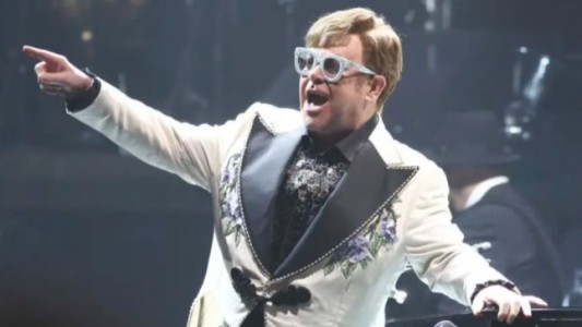Internaron de urgencia a Elton John tras haber sufrido un accidente doméstico