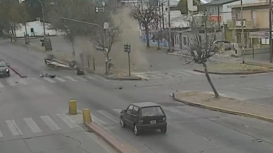 Video: impactante choque en barrio Alta Córdoba