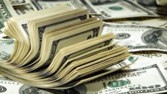 Fuerte baja del dólar blue en el cierre de la semana