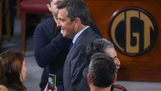 Massa convocó a la CGT y la CTA para analizar la eliminación de Ganancias a los empleados