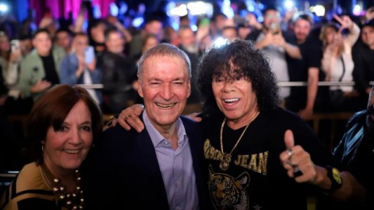 Campaña presidencial: Schiaretti y una noche a puro cuarteto con La Mona Jiménez