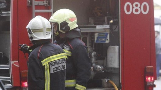 Video: bomberos controlaron un incendio en un edificio de 18 pisos