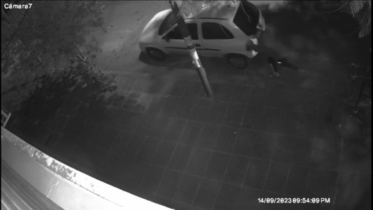 Video: robaron un auto empujándolo en barrio Alto Alberdi