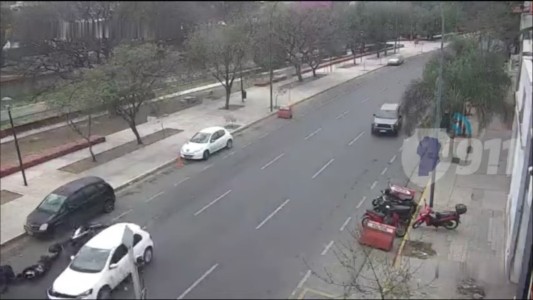 Impactante video: atropellaron a dos policías motorizados en la Costanera