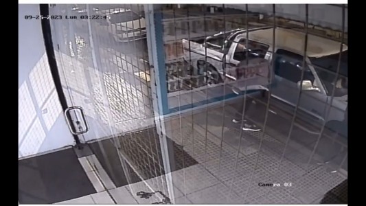 En menos de dos minutos: así se llevaron una camioneta en Nueva Córdoba
