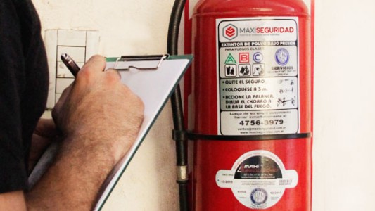 Detienen a bomberos, ingenieros y empresarios por otorgar falsos certificados en Córdoba