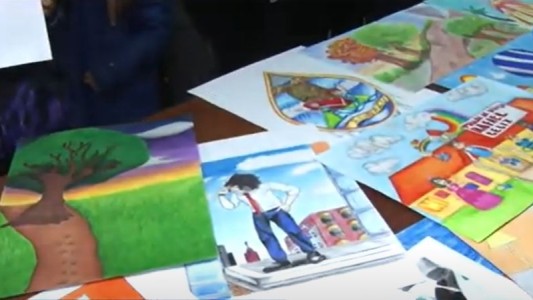 Los niños cordobeses que ilustran un libro de cuentos español y sueñan con viajar a Barcelona
