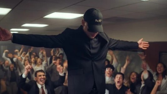 Guillermo Francella participó del videoclip en el que Bizarrap anunció su próxima colaboración