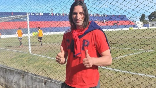 Denunciaron a Juan Carlos Olave por agredir a mujeres policías durante un partido de Las Palmas