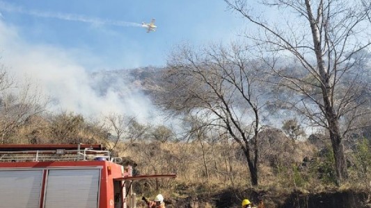 Contuvieron el incendio en Mina Clavero y combaten otro foco ígneo en Laboulaye