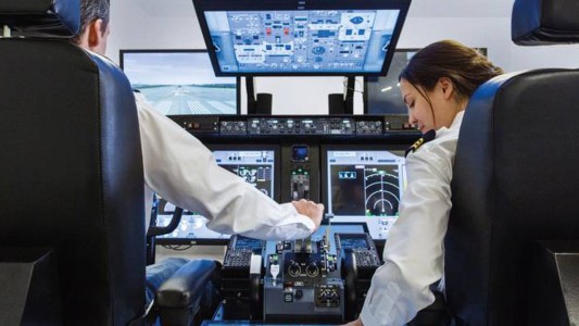 ¿Cómo funciona un simulador de vuelo de realidad virtual?