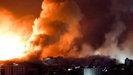 Hamas amenaza con matar a rehenes en respuesta a los bombardeos israelíes en Gaza
