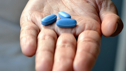 Tomó viagra y perdió la visión en un ojo: qué dicen los médicos