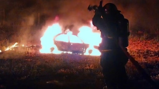 Le prestó el auto a su amigo y se le prendió fuego