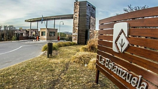 Violento robo en un country de La Calera atemorizó a una mujer embarazada y su niño