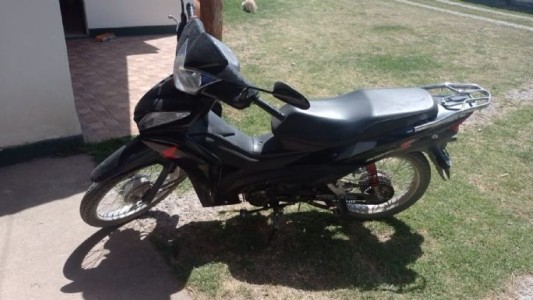 Se levantó y su motocicleta había desaparecido