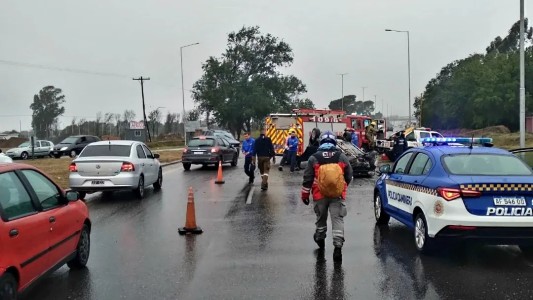 Caos por un accidente, vuelco y tránsito cortado en la ruta E-53