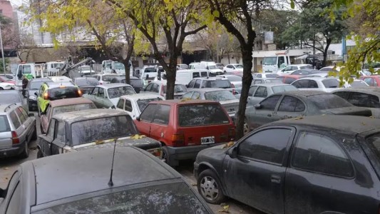 Le llevó el auto la grúa y no lo encontraba en el corralón hasta que 7 meses después apareció desmantelado