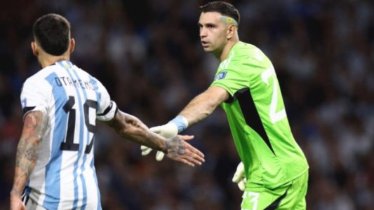 Dibu Martínez sufrió el gol de Ronald Araújo y no pudo extender su récord en la Selección argentina