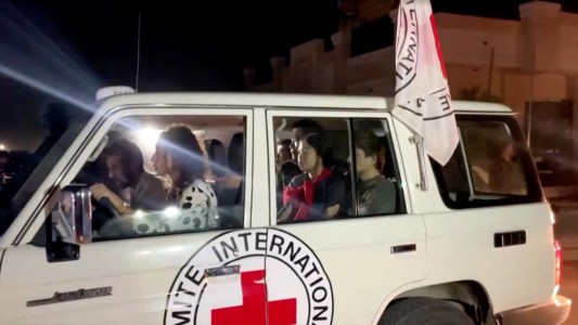 Hamás libera a 24 rehenes en el primer día de tregua en Gaza