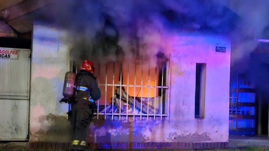 Incendio en barrio Los Plátanos: anciana pierde todo y pide ayuda