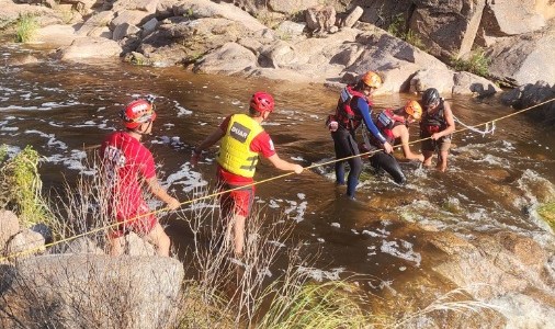 Dos personas rescatadas de la creciente de Mina Clavero