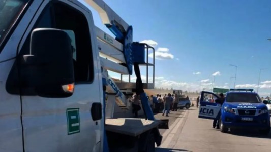 Apedrearon un camión de Epec y asaltaron a los trabajadores