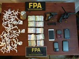 Secuestraron más de un kilo de cocaína y detuvieron a cinco personas en Villa La Tribu