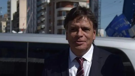 Imputaron a Alfonso Mosquera por abuso sexual y se le prohíbe salir del país